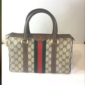 Beautiful authentic Gucci purse with wallet